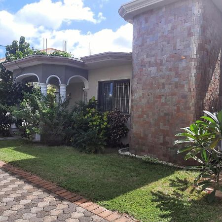 Cardamon Villa Is A 2 Bedroom With 1 Bathroom And Seperate Toilet Detached House With Ac And Swimming Pool , 5 Minutes Walk From Flic En Flac Public Beach Kültér fotó