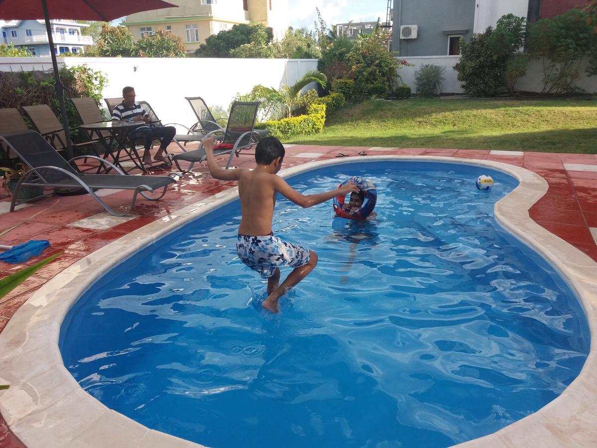 Cardamon Villa Is A 2 Bedroom With 1 Bathroom And Seperate Toilet Detached House With Ac And Swimming Pool , 5 Minutes Walk From Flic En Flac Public Beach Kültér fotó
