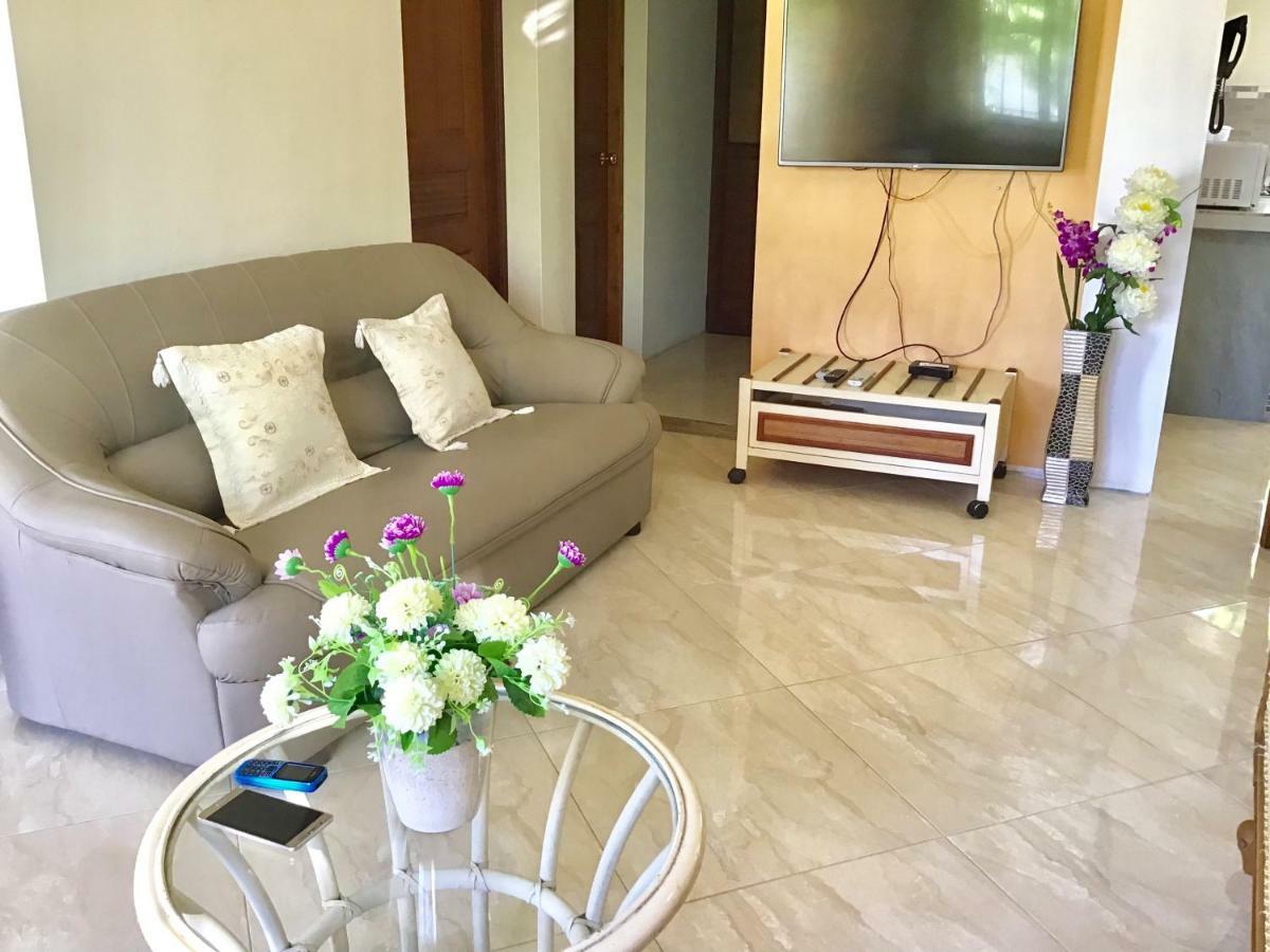 Cardamon Villa Is A 2 Bedroom With 1 Bathroom And Seperate Toilet Detached House With Ac And Swimming Pool , 5 Minutes Walk From Flic En Flac Public Beach Kültér fotó