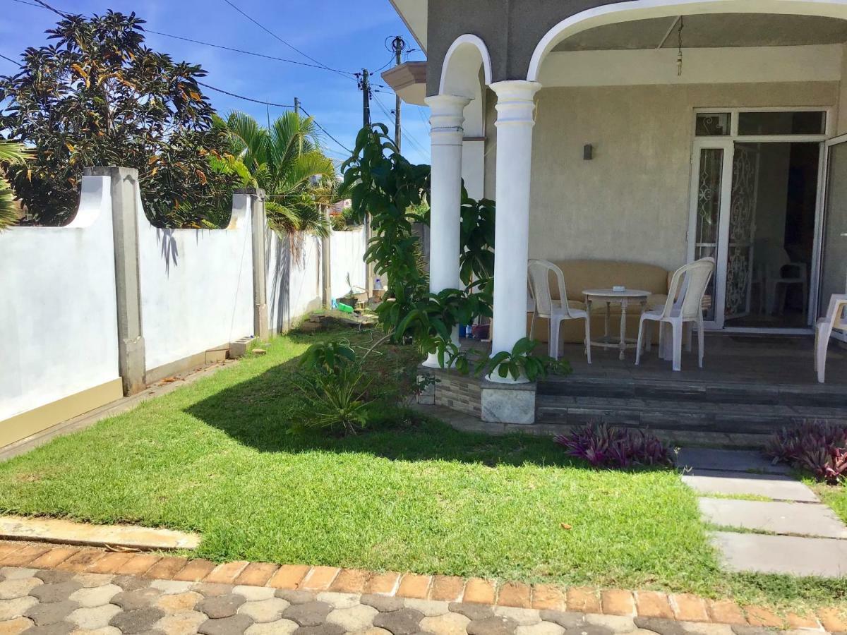 Cardamon Villa Is A 2 Bedroom With 1 Bathroom And Seperate Toilet Detached House With Ac And Swimming Pool , 5 Minutes Walk From Flic En Flac Public Beach Kültér fotó