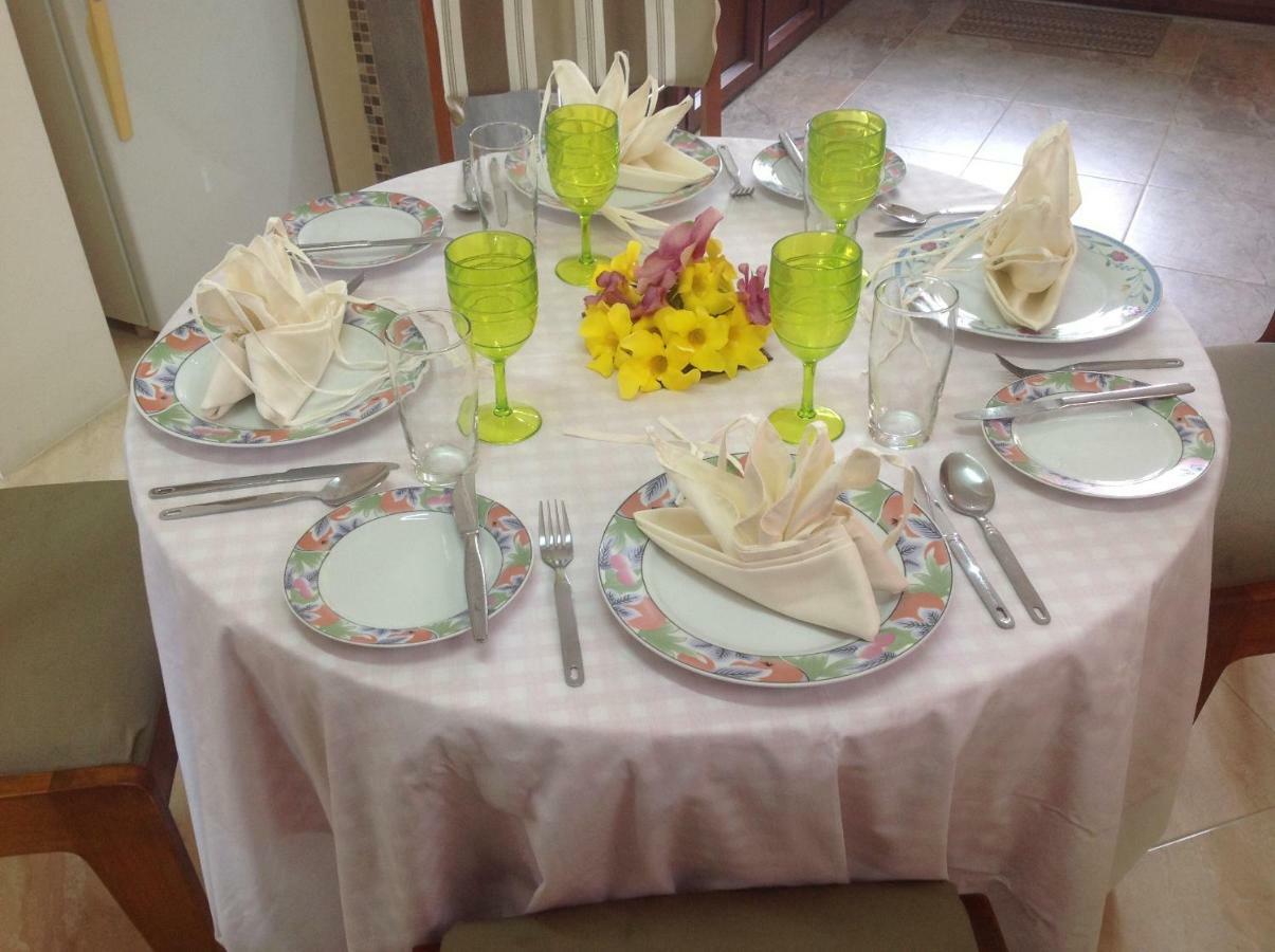 Cardamon Villa Is A 2 Bedroom With 1 Bathroom And Seperate Toilet Detached House With Ac And Swimming Pool , 5 Minutes Walk From Flic En Flac Public Beach Kültér fotó
