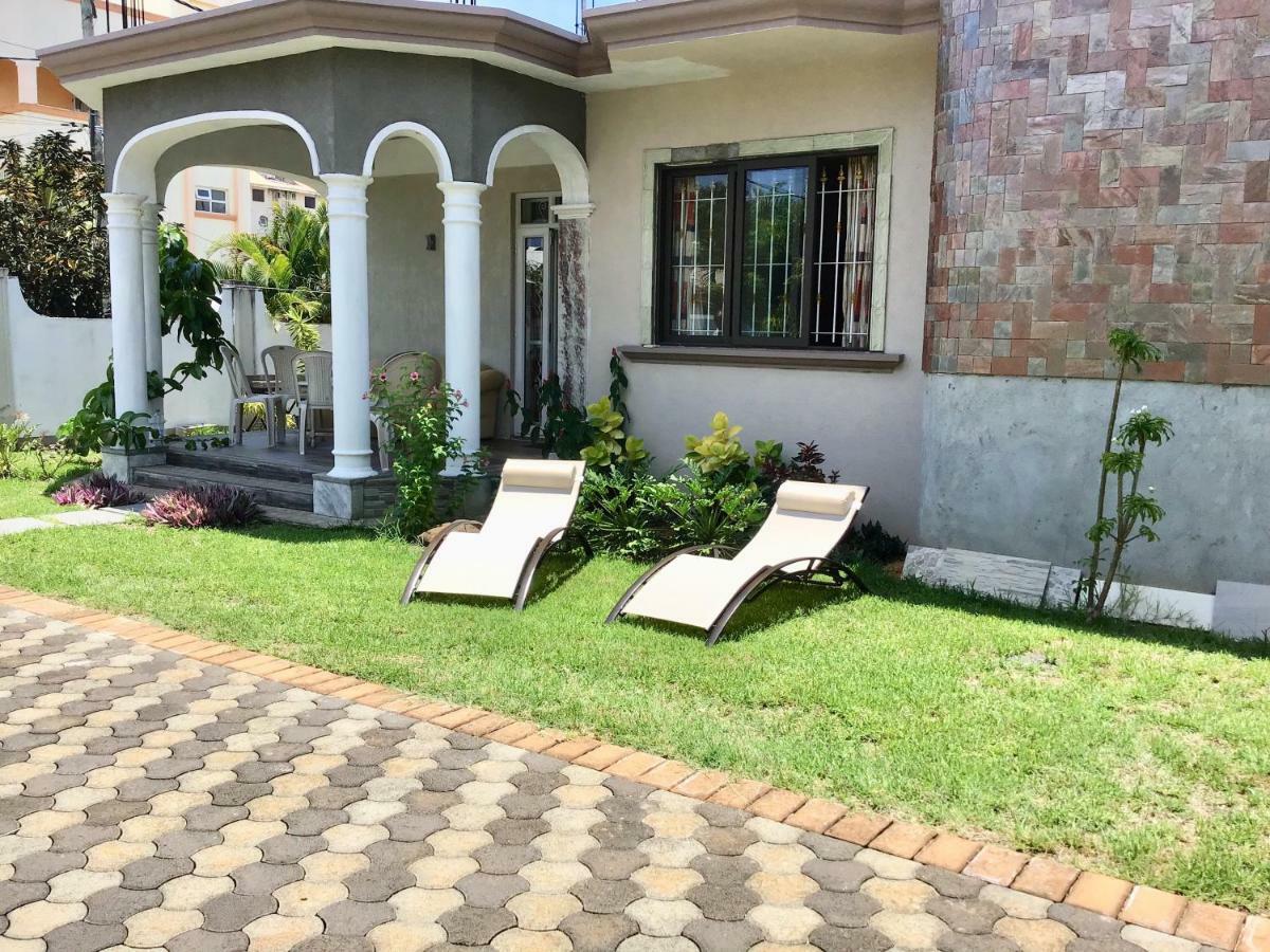 Cardamon Villa Is A 2 Bedroom With 1 Bathroom And Seperate Toilet Detached House With Ac And Swimming Pool , 5 Minutes Walk From Flic En Flac Public Beach Kültér fotó