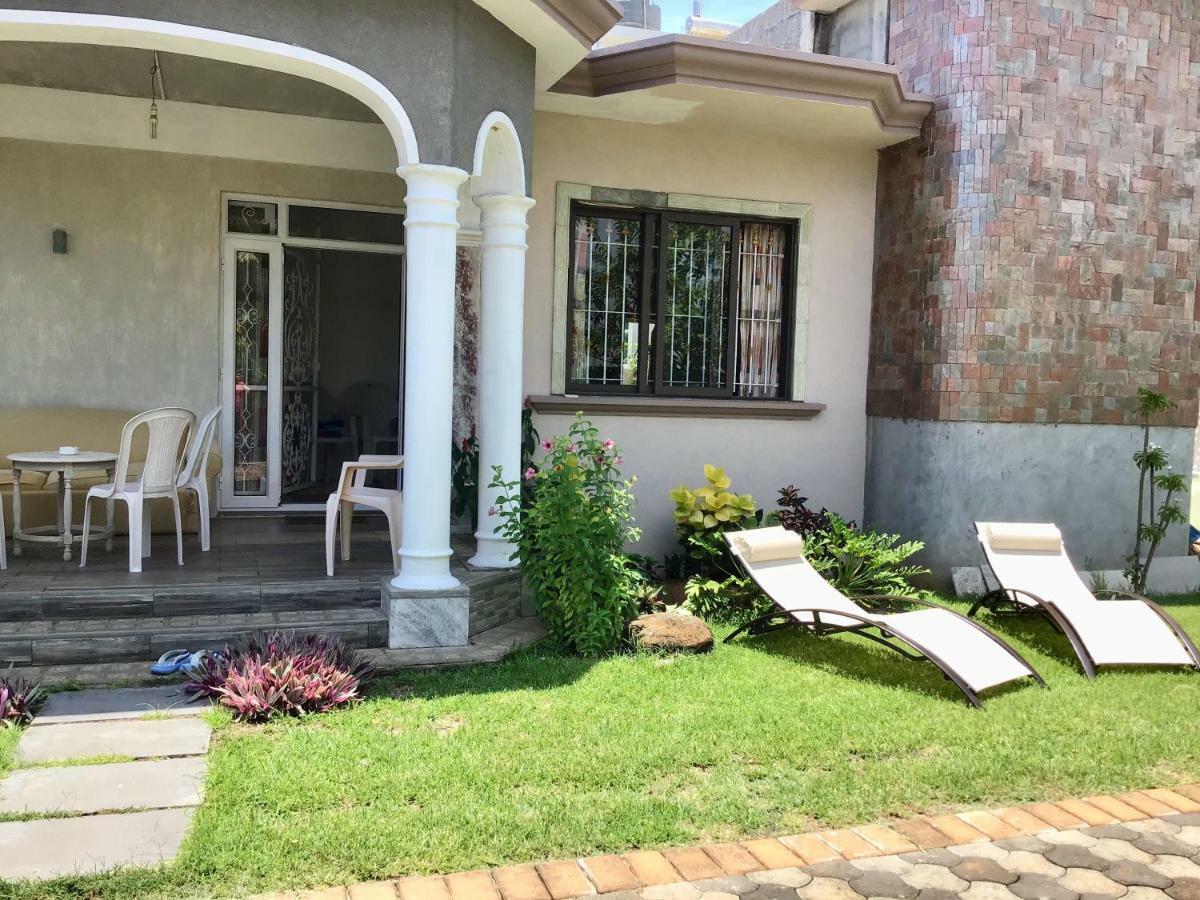 Cardamon Villa Is A 2 Bedroom With 1 Bathroom And Seperate Toilet Detached House With Ac And Swimming Pool , 5 Minutes Walk From Flic En Flac Public Beach Kültér fotó