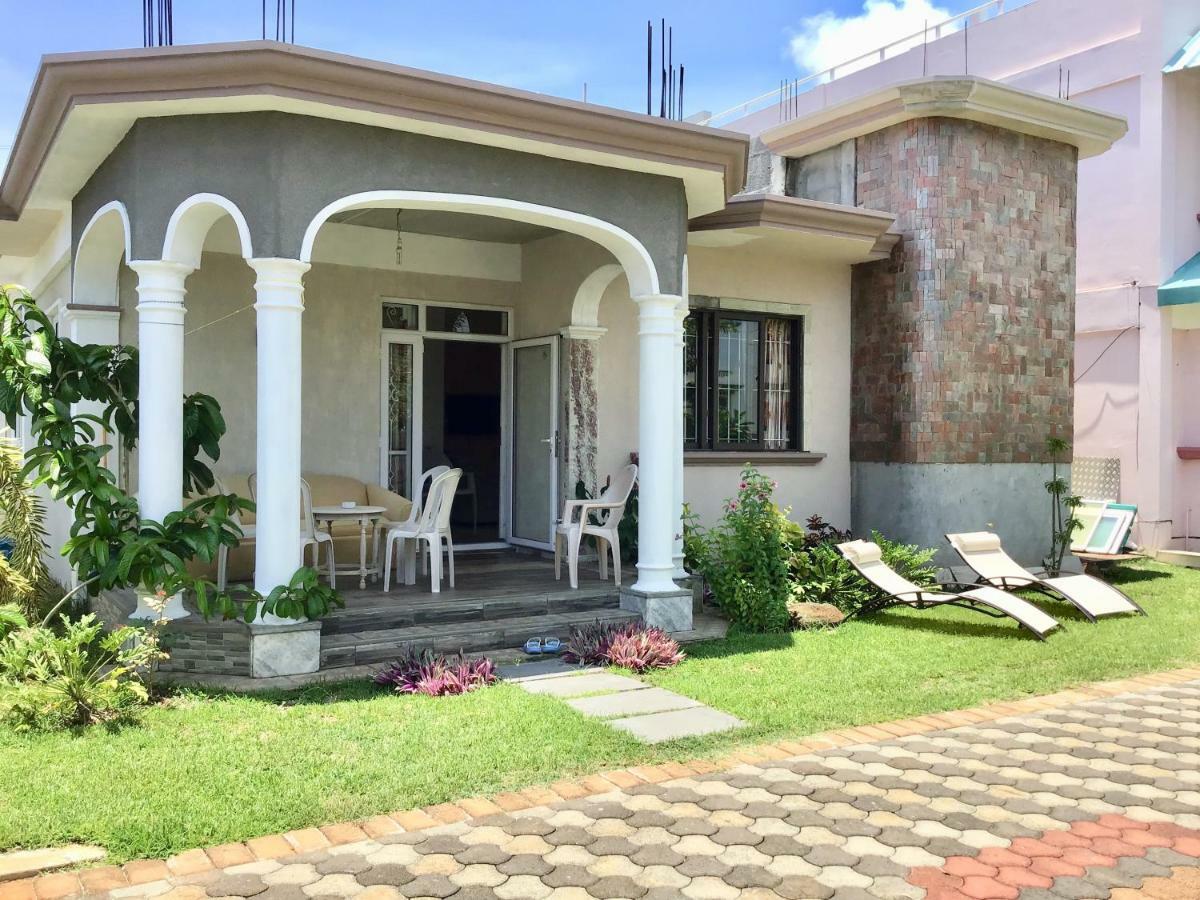 Cardamon Villa Is A 2 Bedroom With 1 Bathroom And Seperate Toilet Detached House With Ac And Swimming Pool , 5 Minutes Walk From Flic En Flac Public Beach Kültér fotó