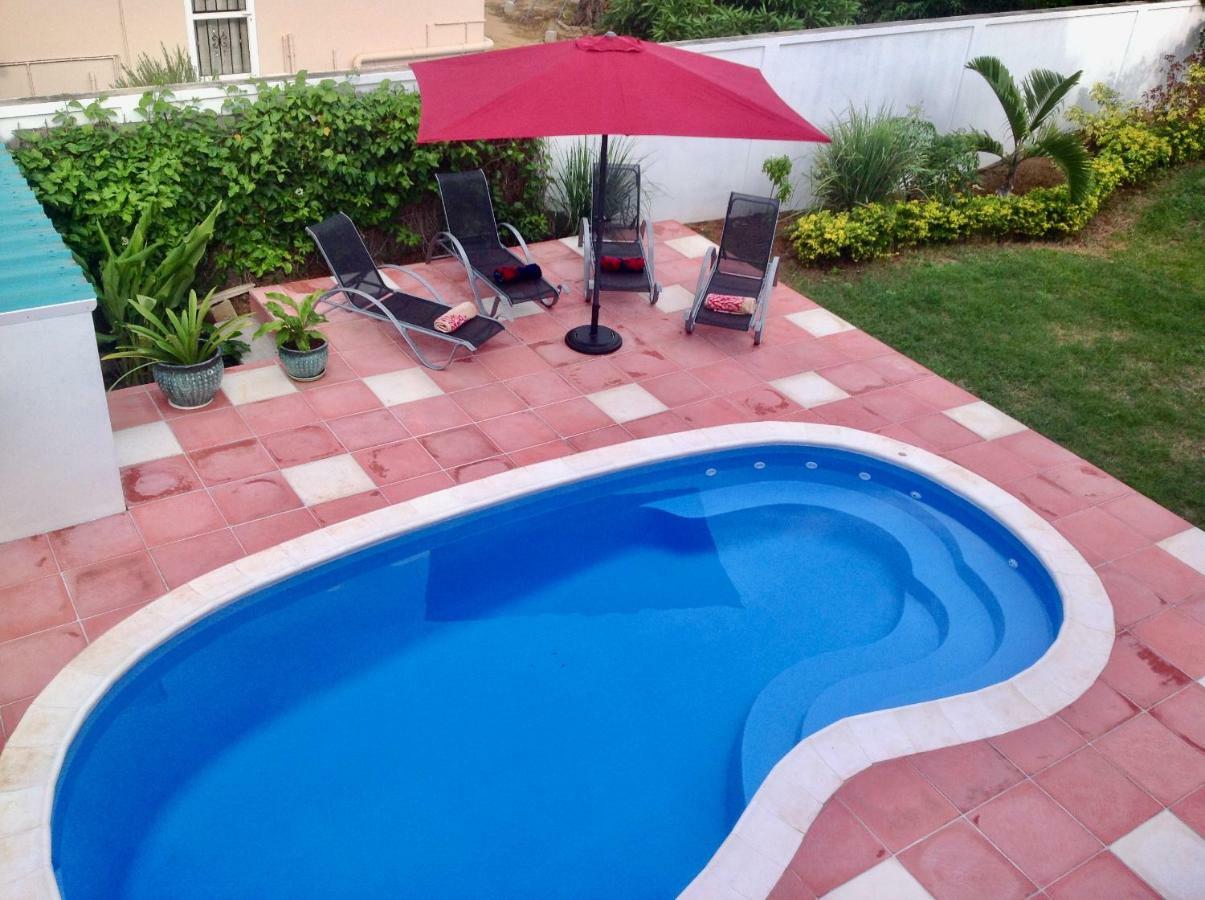 Cardamon Villa Is A 2 Bedroom With 1 Bathroom And Seperate Toilet Detached House With Ac And Swimming Pool , 5 Minutes Walk From Flic En Flac Public Beach Kültér fotó