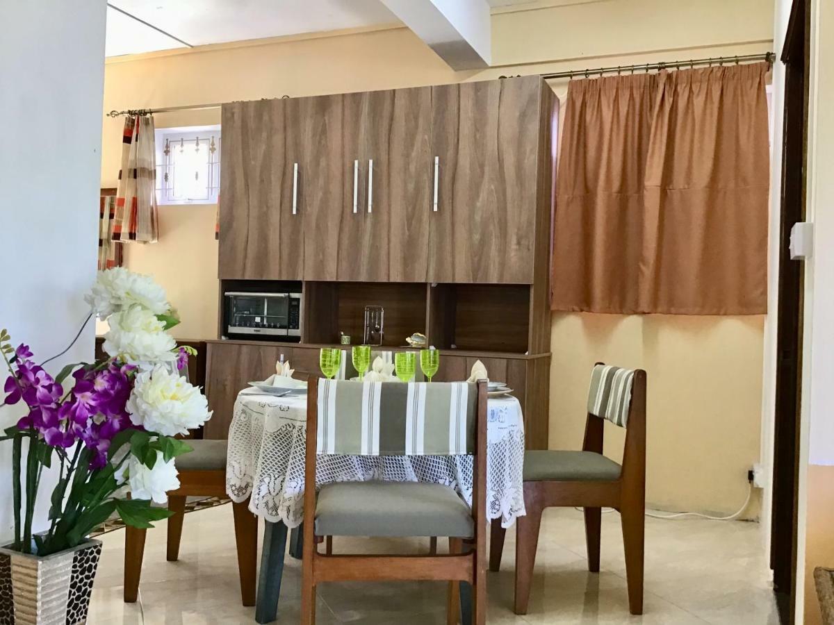 Cardamon Villa Is A 2 Bedroom With 1 Bathroom And Seperate Toilet Detached House With Ac And Swimming Pool , 5 Minutes Walk From Flic En Flac Public Beach Kültér fotó