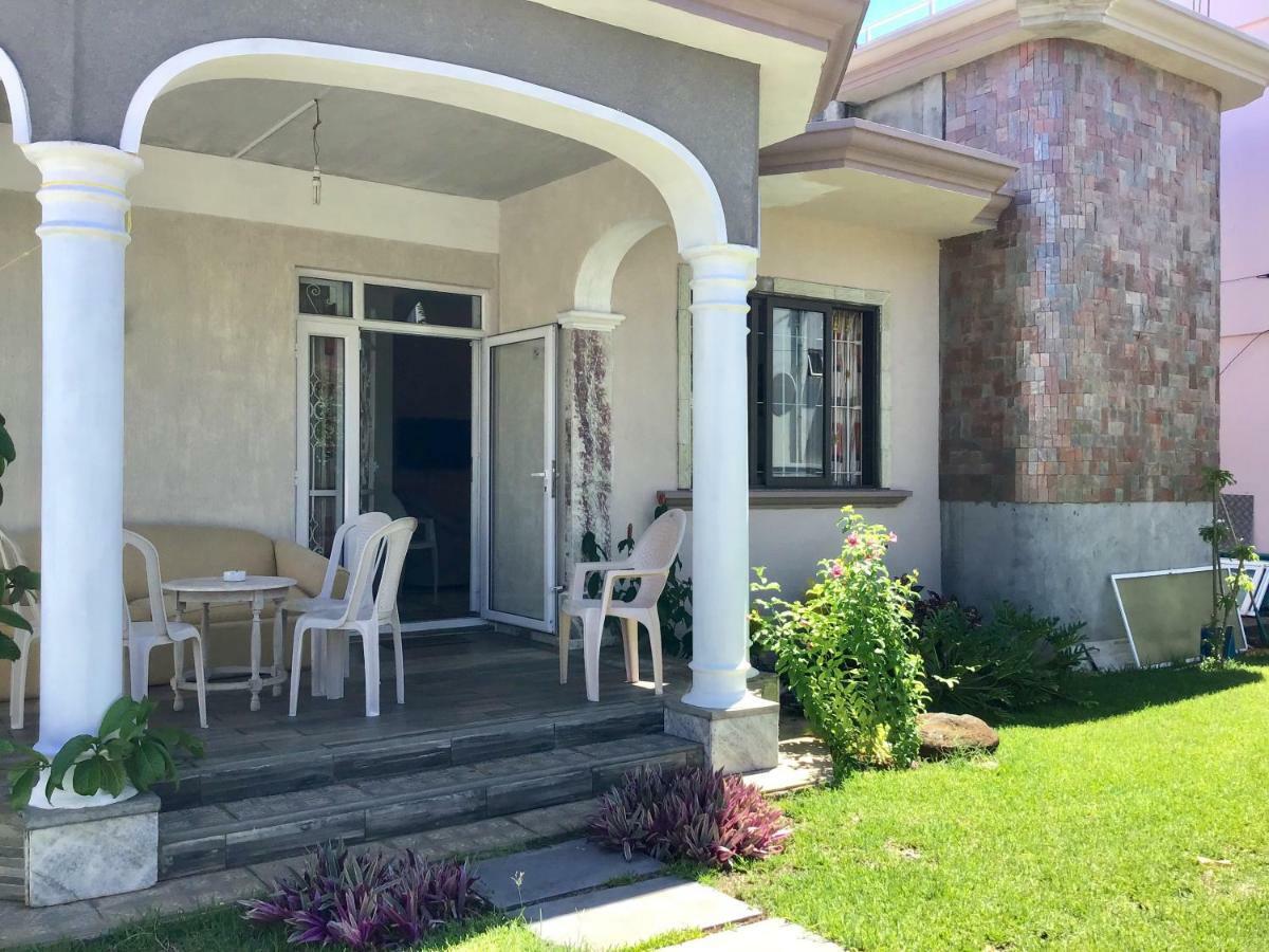 Cardamon Villa Is A 2 Bedroom With 1 Bathroom And Seperate Toilet Detached House With Ac And Swimming Pool , 5 Minutes Walk From Flic En Flac Public Beach Kültér fotó