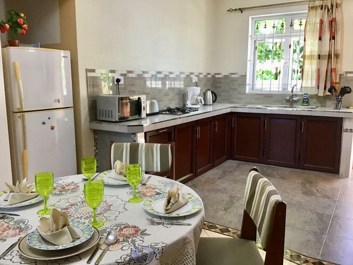 Cardamon Villa Is A 2 Bedroom With 1 Bathroom And Seperate Toilet Detached House With Ac And Swimming Pool , 5 Minutes Walk From Flic En Flac Public Beach Kültér fotó